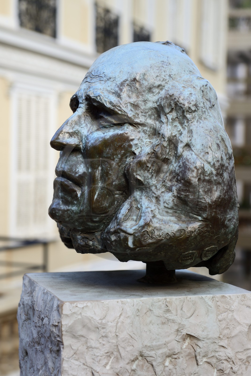 Principauté de Monaco, Monaco, portrait de Leo Ferré par le sculpteur Blaise Devissi Principauté de Monaco, Monaco, portrait de Leo Ferré par le sculpteur Blaise Devissi