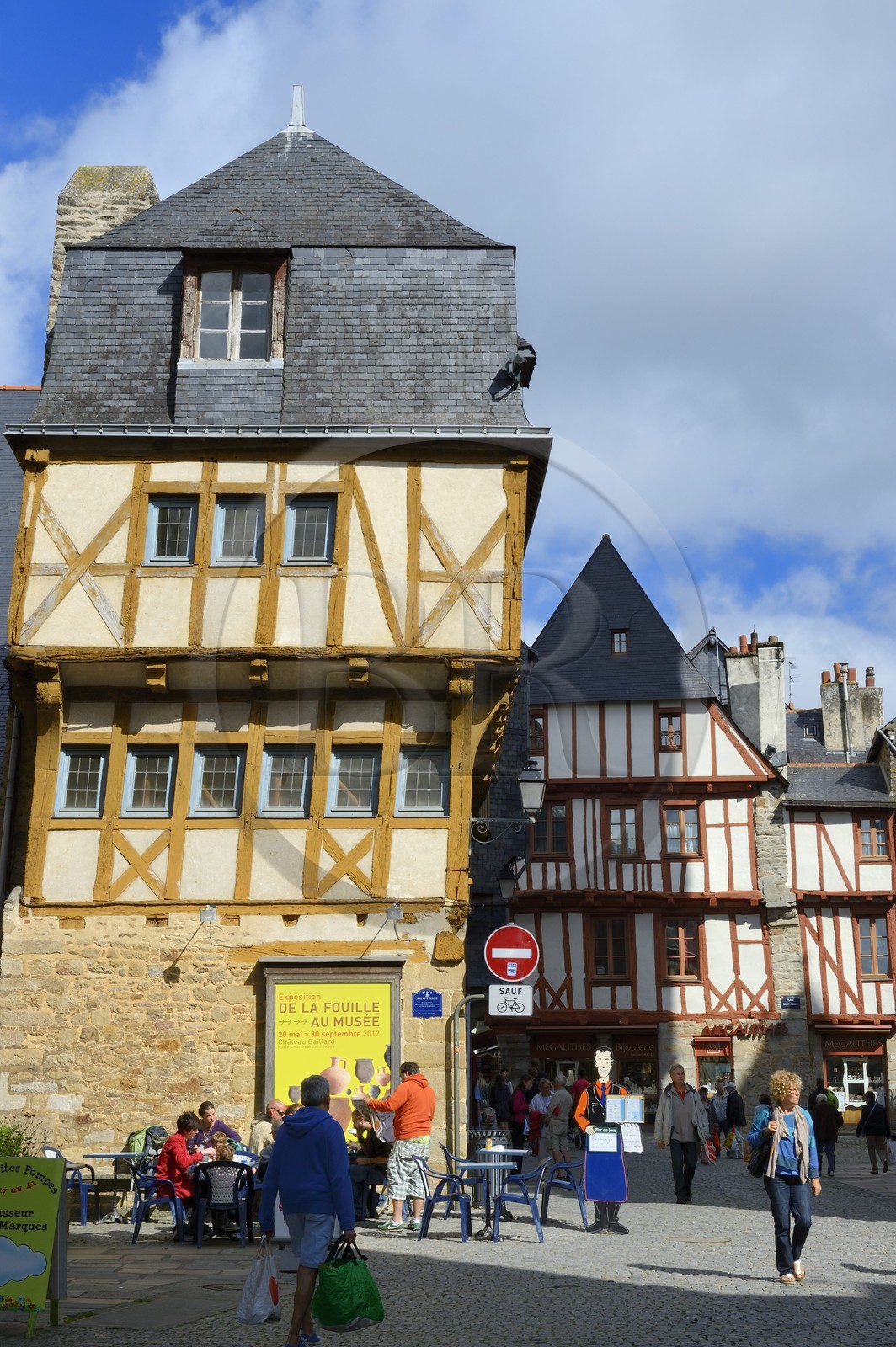 France, Morbihan (56), Golfe du Morbihan, Vannes, maisons à pans de bois place Saint-Pierre