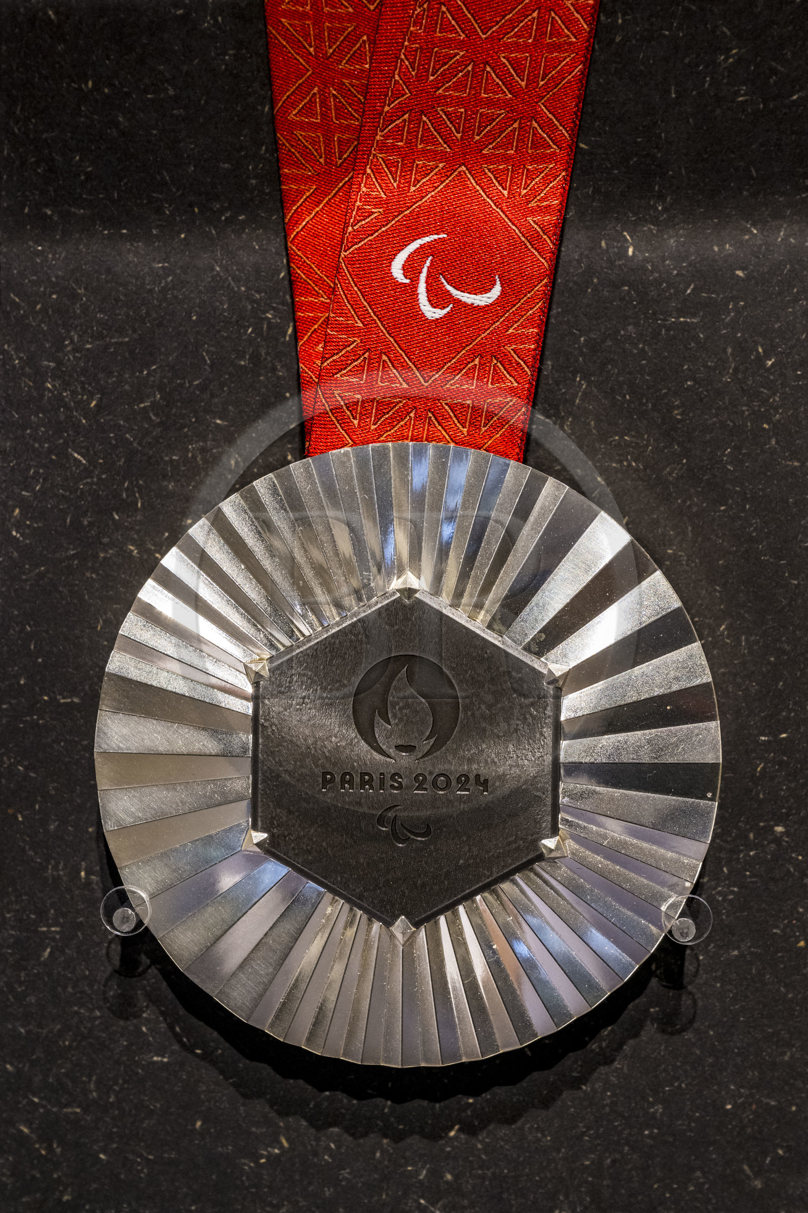 France, Paris (75), le musée de la Monnaie de Paris, médaille d'Or des Jeux Olympiques 2024 fabriquée par la Monnaie de Paris France, Paris (75), le musée de la Monnaie de Paris, médaille d'Or des Jeux Olympiques 2024 fabriquée par la Monnaie de Paris
