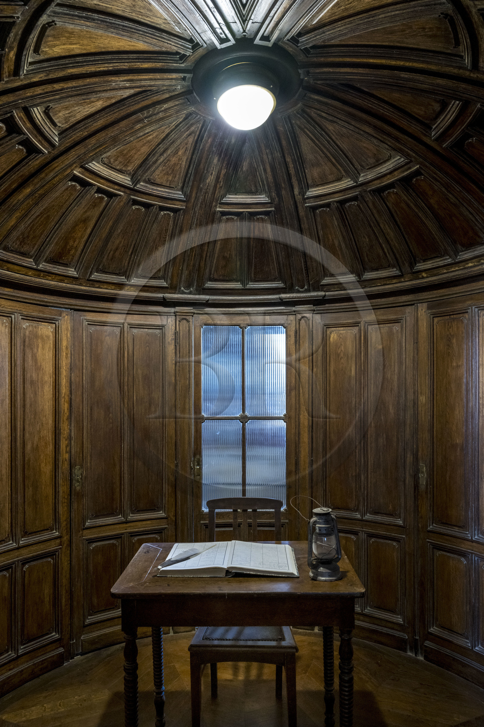 France, Gironde (33), le Verdon-sur-Mer, phare de Cordouan, classé Patrimoine Mondial de l'UNESCO, l'ancienne salle de veille située sous la lanterne