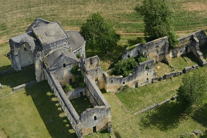 France, Dordogne (24), Périgord Vert, abbaye cistercienne de Boschaud du 12ème siècle qui dépendait de l'abbaye de Clairvaux (vue aérienne)