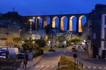 France, Finistère (29), Morlaix, le viaduc au dessus du centre ville