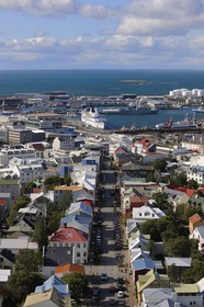 Islande, Reykjavik, la rue Skolavordustigur de la vieille ville menant au port