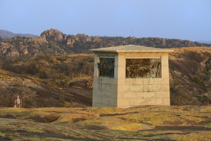 Zimbabwe, Matabeleland South Province, Matobo or Matopos Hills National Park, listed as World Heritage by UNESCO, rock formation on Malindidzimu hill (house of the goodwill spirits) at the summit of View of the World where Cecil Rhodes is buried, le Shangani River Memorial rend hommage à Allan Wilson et ses soldats qui ont été anéanti par le général Mtjaan et ses 30.000 guerriers Ndebele en tentant de prendre leur territoire