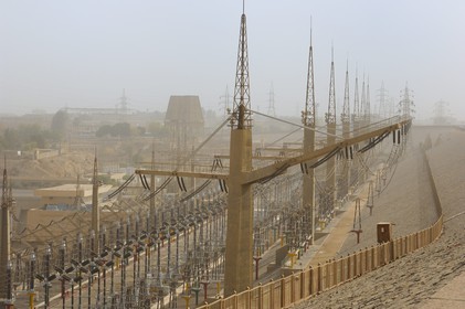 Egypte, Haute Egypte, Assouan, centrale hydroélectrique du haut-barrage sur le Nil