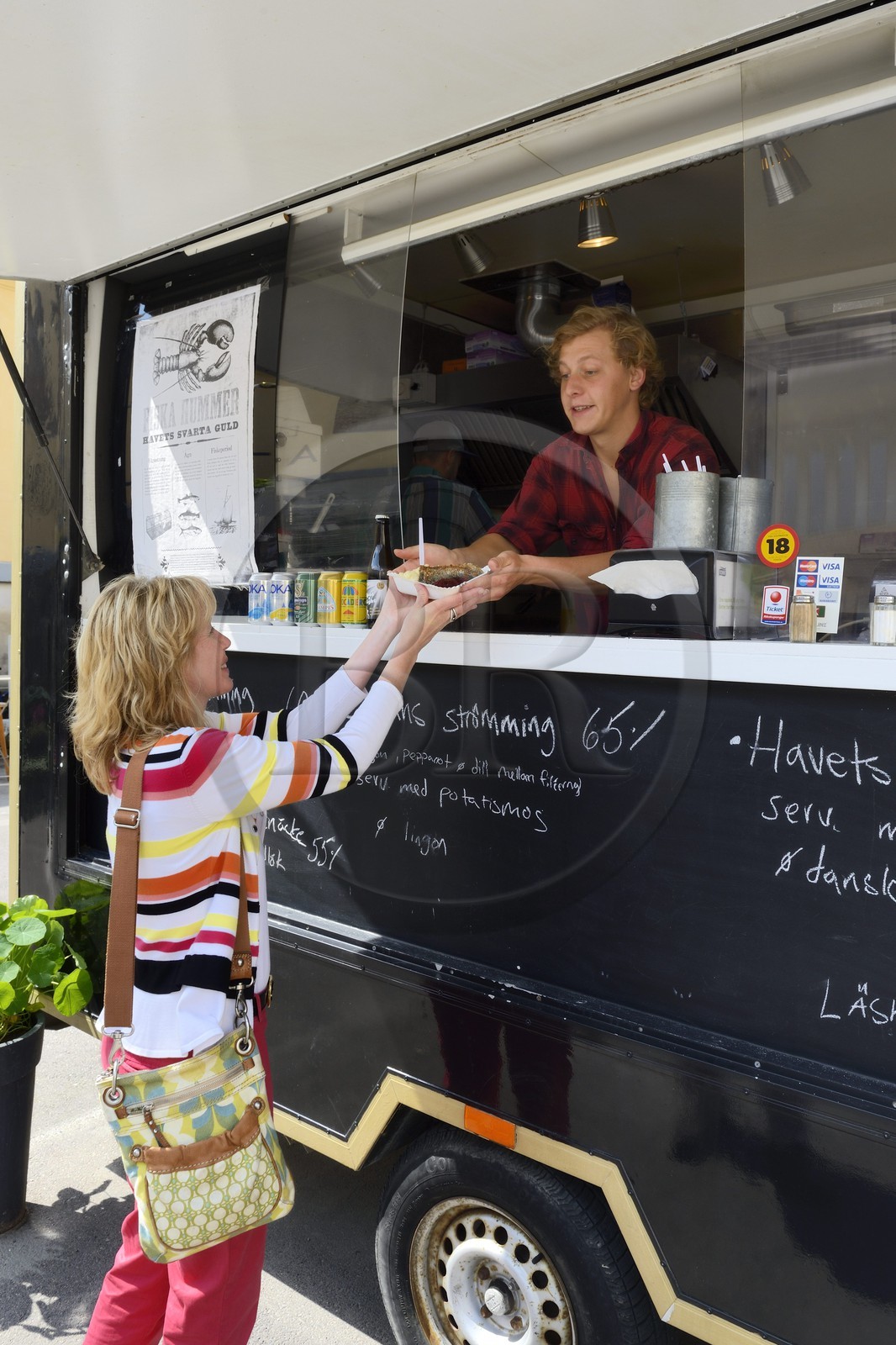 Suède, Västra Götaland, Göteborg (Gothenburg), vente à emporter de hareng purée
