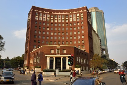 Zimbabwe, Harare, Samora Machel Avenue dans le centre ville, Charter House, siège social de la British South Africa Chartered Company