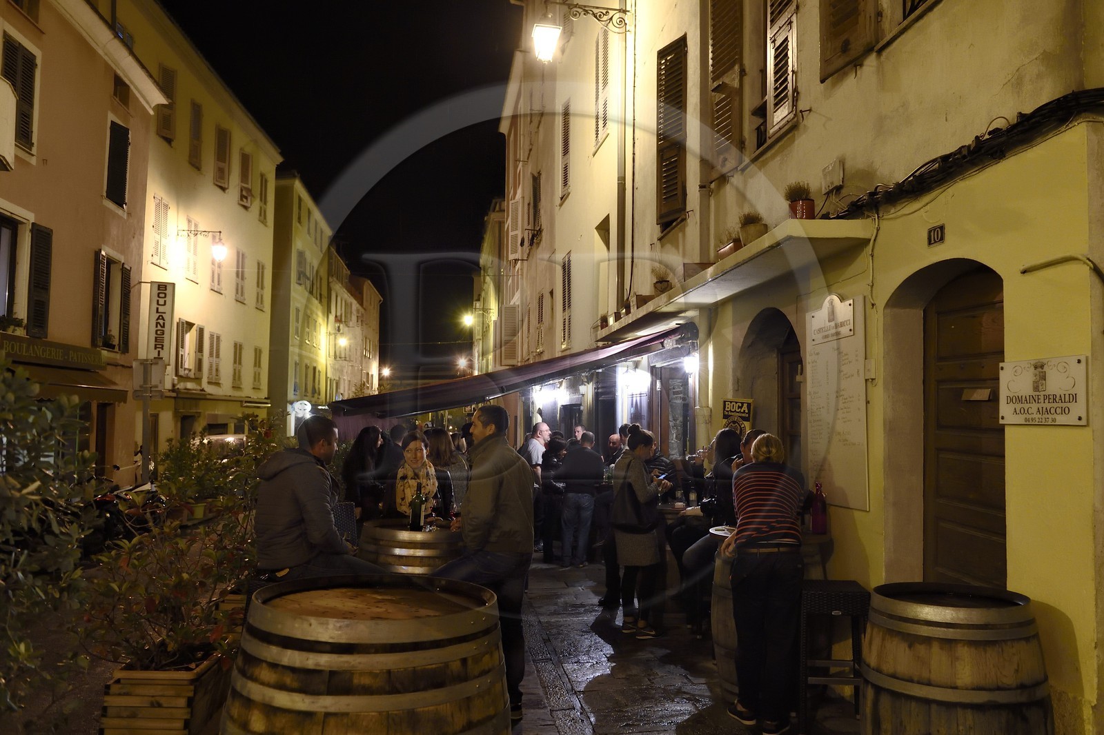 France, Corse-du-Sud (2A), Ajaccio, bar à vin dans la Rue du Roi de Rome