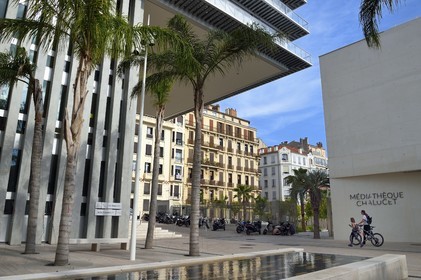 France, Var, Toulon, quartier Chalucet, the House of Creativity housing the Camondo Méditerranée School (Interior Architecture and Design) left overlooking the Chalucet media library in the Jardin Alexandre 1er