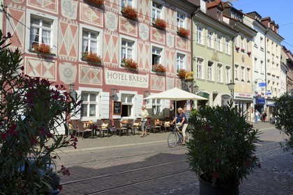 Germany, Baden-Wurttemberg, Freiburg im Breisgau, Zum Roten Bären the oldest restaurant still in business in Germany