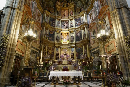 Espagne, Estremadure, Guadalupe, monastère royal de Santa Maria de Guadalupe classé Patrimoine mondial de l'UNESCO, retable du sanctuaire