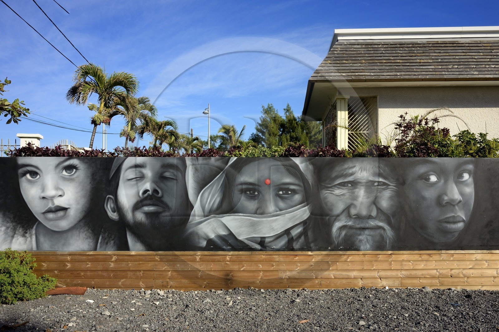 France, Ile de la Reunion, Saint-Pierre, fresque intitulée Reunion d'culture, d'race et d'religion par l'artiste Méo