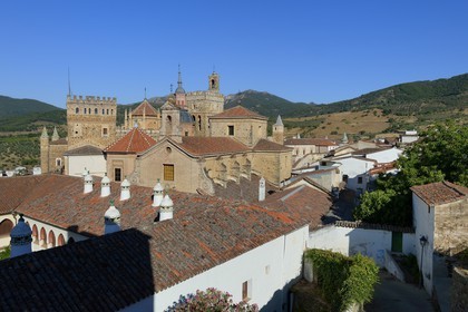 Spain, Extremadura, Guadalupe, Royal Monastery of Santa Maria de Guadalupe listed as World Heritage by UNESCO and the Parador of Tourism former Saint John the Baptist Hospital (San Juan Bautista hospital) in the foreground