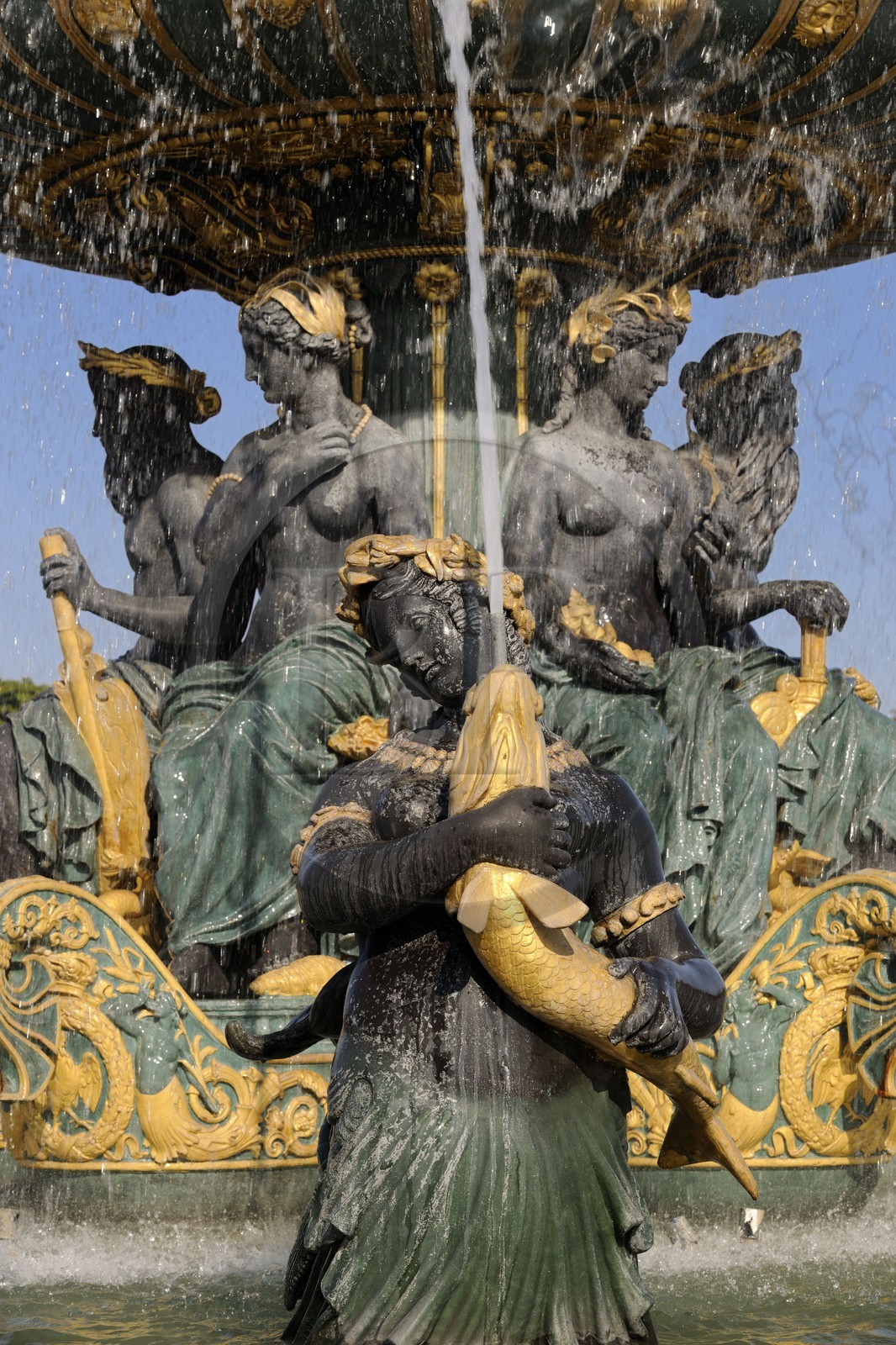 France, Paris (75), la Fontaine des Mers et l'obélisque sur la place de La Concorde