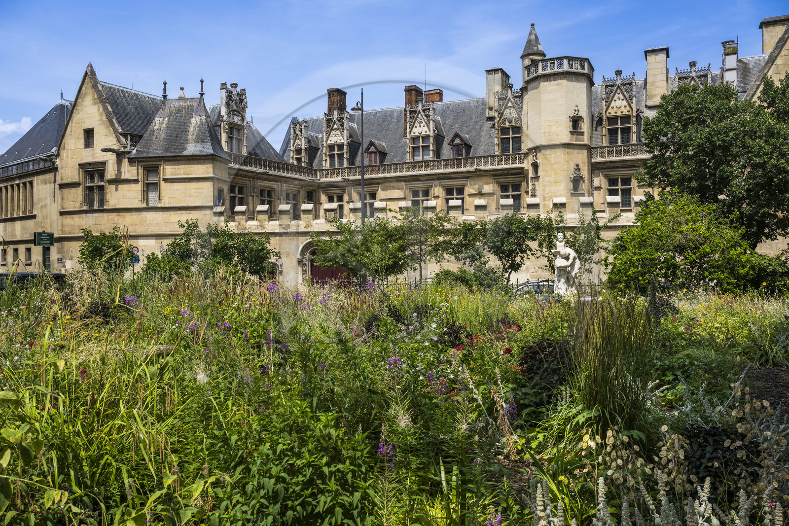 France, Paris (75), Musée de Cluny - Musée national du Moyen-Age vu depuis le square de la rue des Ecoles