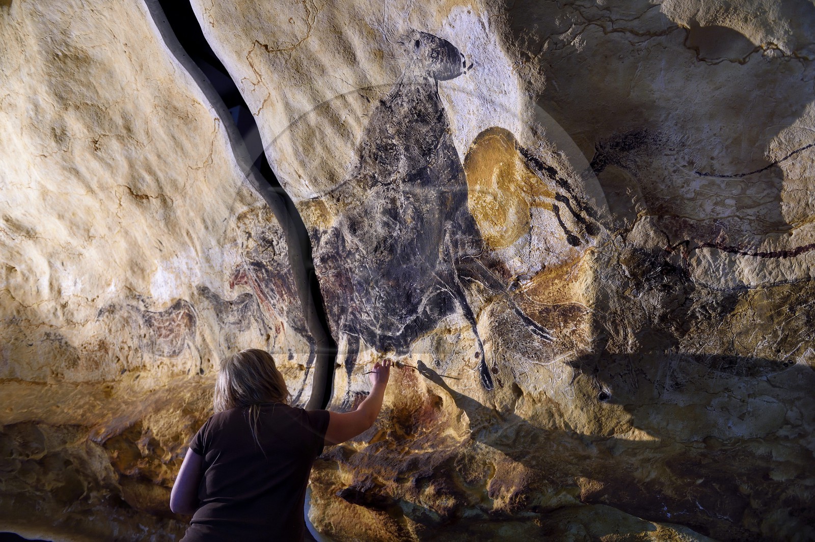 France, Dordogne (24), Montignac, l’Atelier des Fac-Similés du Périgord (AFSP) spécialisé dans la reproduction minérale de parois ornées de la préhistoire et en charge de la reconstitution fidèle des parois de la grotte de Lascaux, reproductions des peintures, mention obligatoire Atelier des Fac-Similés du Périgord