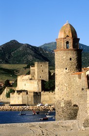France, Pyrenees Orientales, Collioure, church of Notre Dame des Anges and the royal castle