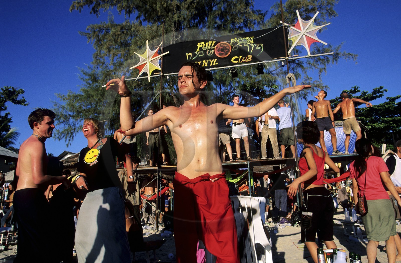 Thaïlande, Archipel îles Samui, Full Moon Party sur l' île de Koh Pha-Ngan, lever du soleil sur la plage de Had Rin