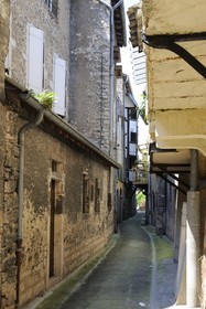 France, Saône et Loire (71), Tournus, la ruelle du Bief Potet qui chemine entre les maisons