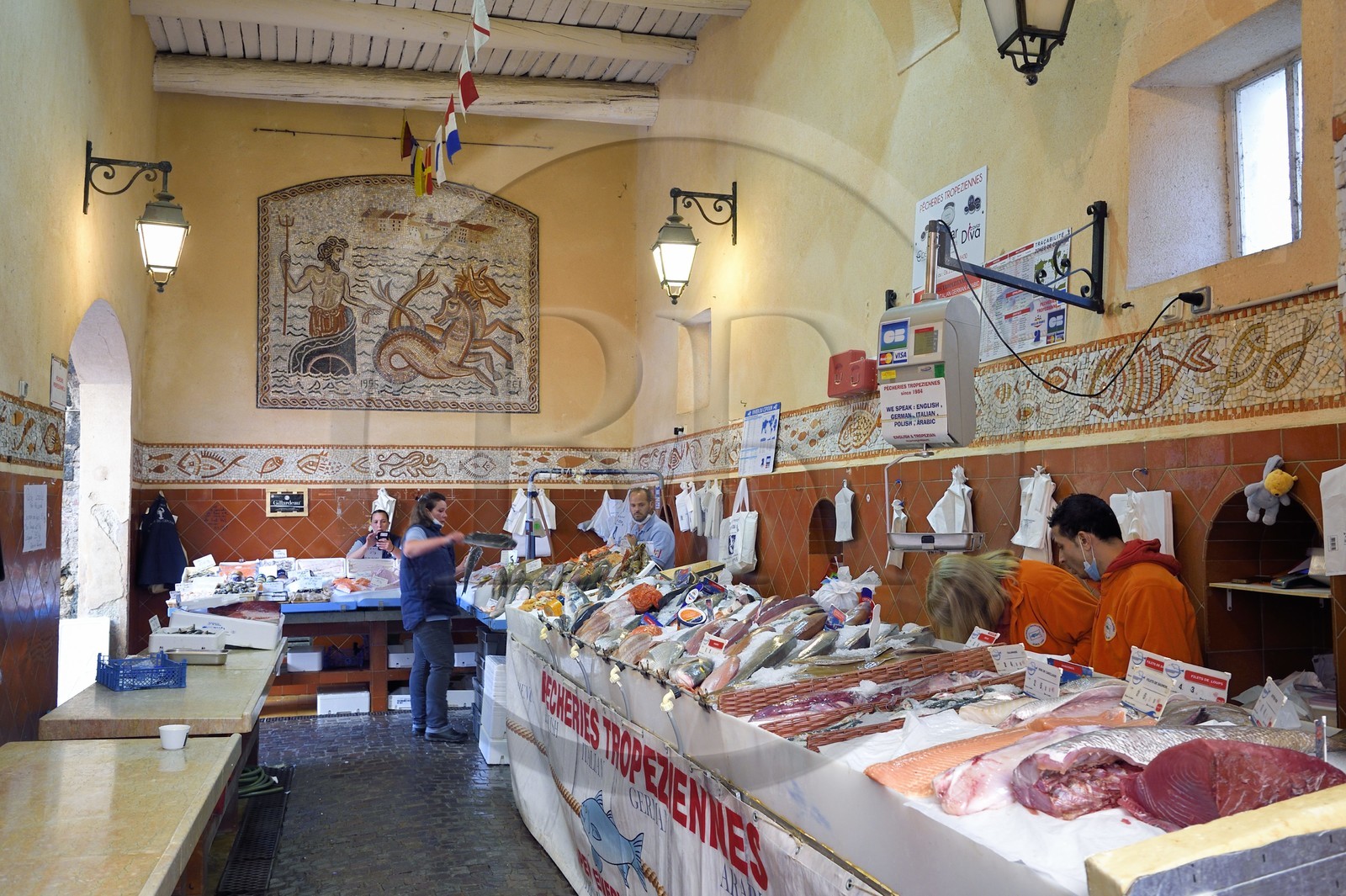 France, Var (83), Saint-Tropez, marché au poissons