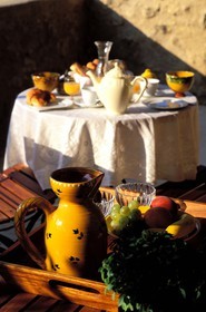 France, Var (83), Provence Verte, village de Bras vers Saint-Maximin-la-Sainte-Baume, la maison d'hôtes Le Peyrourier, une campagne en Provence