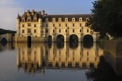 France, Indre-et-Loire (37), château de Chenonceau de style Renaissance qui enjambe le Cher, édifié de 1513 à 1521