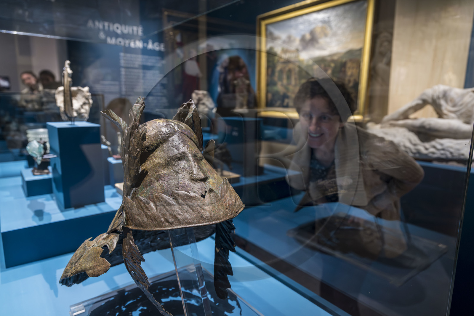 France, Saône-et-Loire (71), Autun, musée Rolin, exposition des chefs-d'oeuvres au muséum d'Histoire Naturelle pendant les travaux, casque gallo-romain dit de parade (IIe - IIIe siècle) alliage cuivreux initialement doré