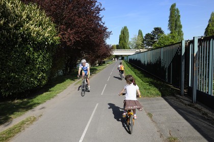 France, Val de Marne, Noisy-Le-Grand, bike lane