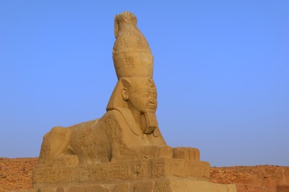 Egypte, Haute Egypte, Lac Nasser, désert de Nubie, temple de Ouadi es-Seboua ou vallée des lions