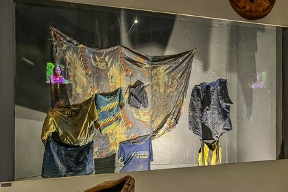 Rwanda, Kigali, quartier de Gisozi, Mémorial du génocide de Kigali, il commémore le génocide des Tutsis en 1994, vêtements de victimes