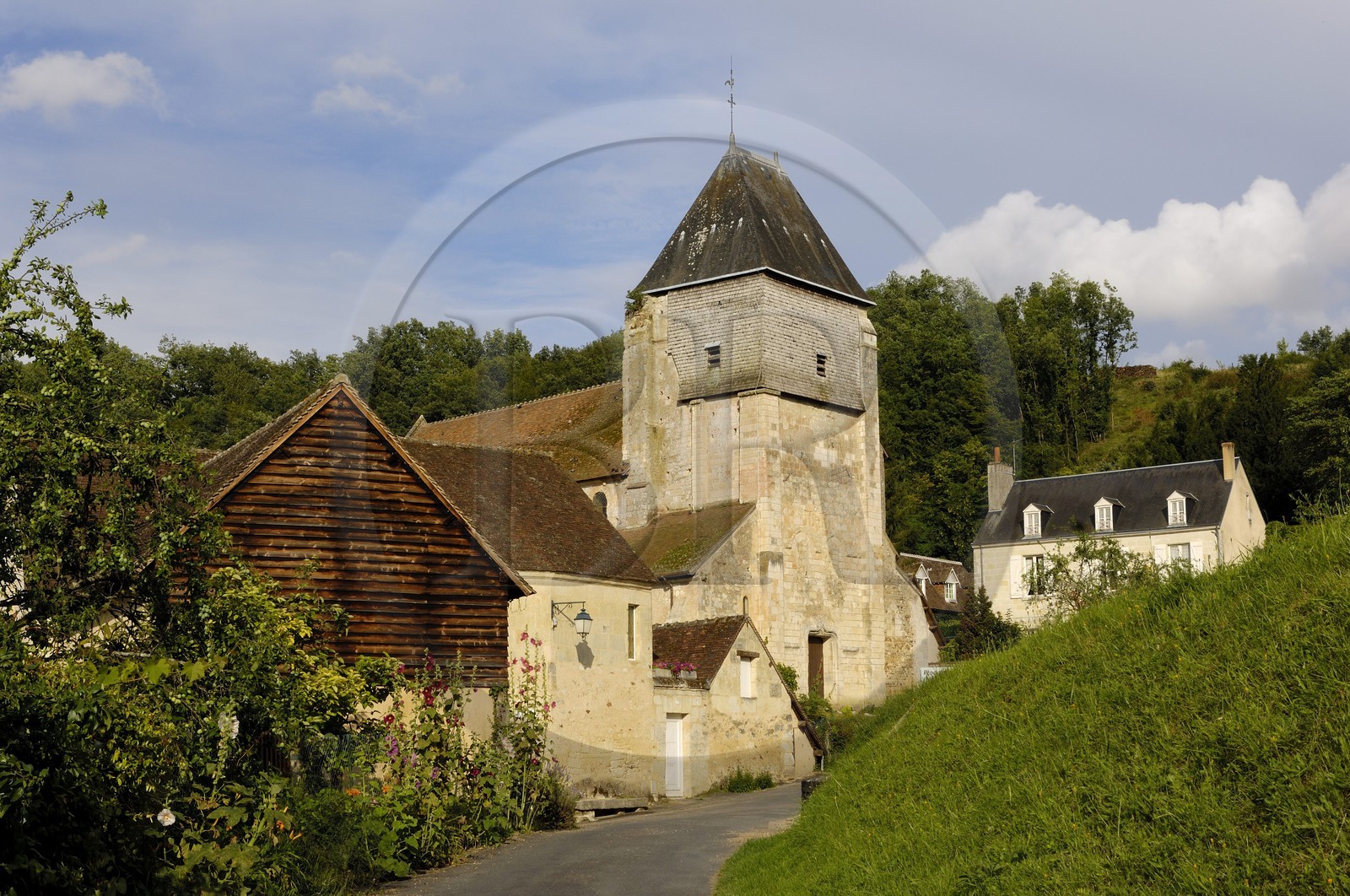 France, Loir-et-Cher (41), Lavardin, labellisé Les Plus Beaux Villages de France, église Saint-Genest de style roman du XI siècle