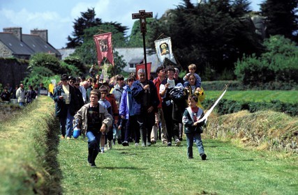 France, Côtes-d' Armor (22), procession du pèlerinage annuel sur l' île de Saint-Gildas