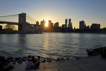 Etats-Unis, New York, Brooklyn, quartier Dumbo, le Pont de Brooklyn et le sud de Manhattan