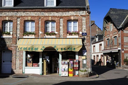 France, Seine-Maritime, Veules-les-Roses, grocery store