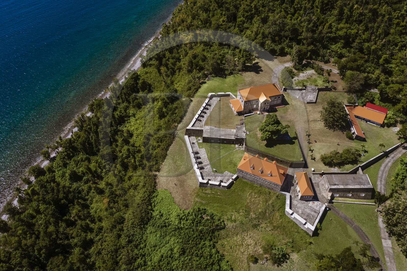 Caraïbes, Ile de la Dominique, Portsmouth, baie de Prince Rupert, Parc national des Cabrits, Fort Shirley, fort britannique du XVIIIe siècle (vue aérienne)