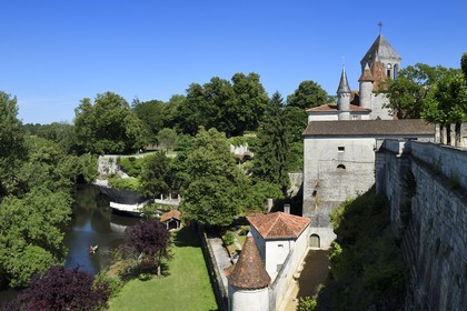 France, Dordogne (24), Périgord Vert, Bourdeilles, la Dronne vue du chateau