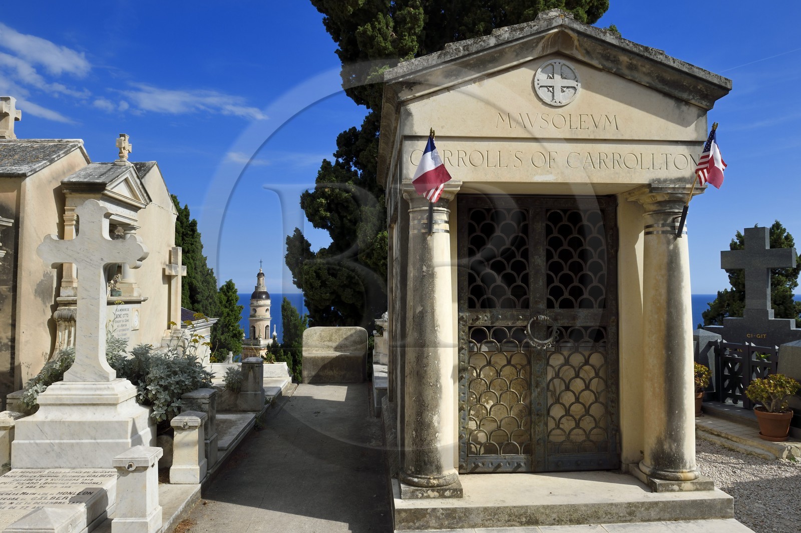 France, Alpes-Maritimes (06), Menton, la vieille ville, le clocher de la basilique Saint-Michel vu du cimetière du Vieux-Chateau, cimetière marin