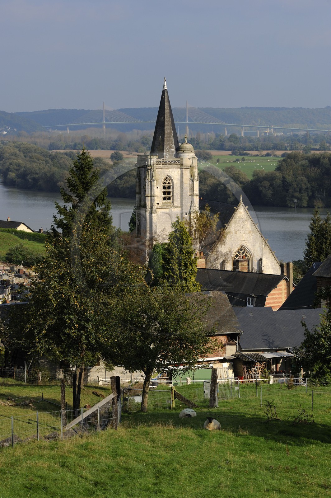 France, Seine-Maritime (76), Villequier et la Seine où se noya Léopoldine Hugo en 1843