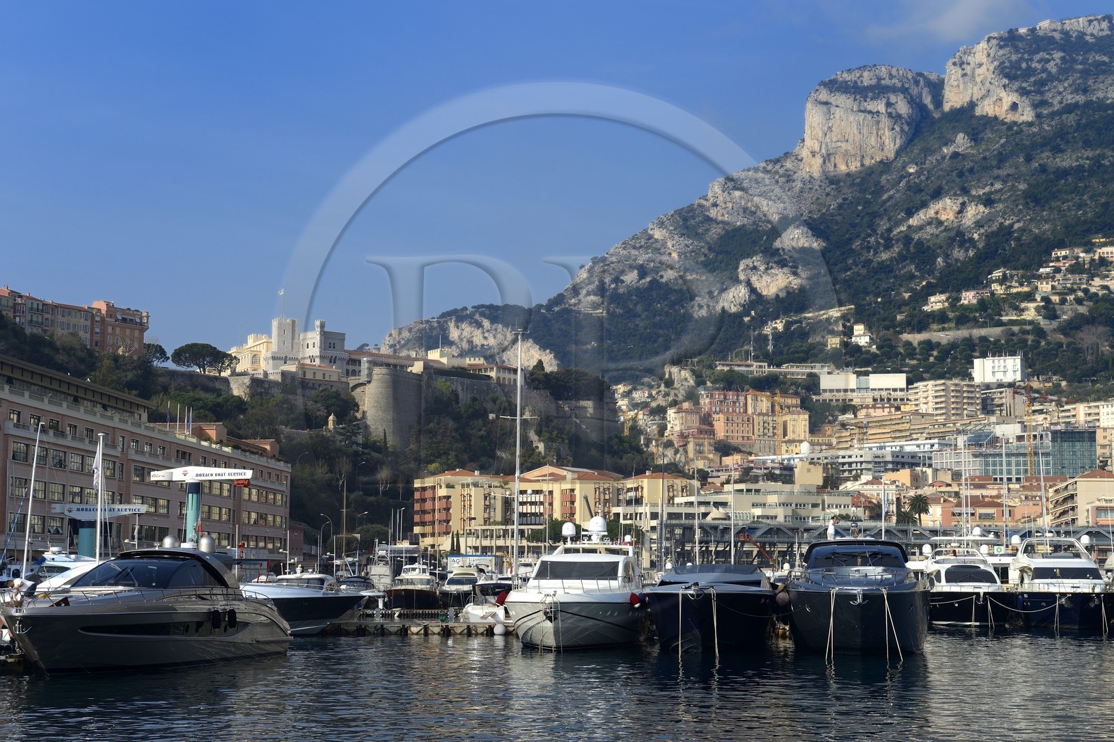 Principauté de Monaco, Monaco, port Hercule et le Palais du Rocher en arrière plan