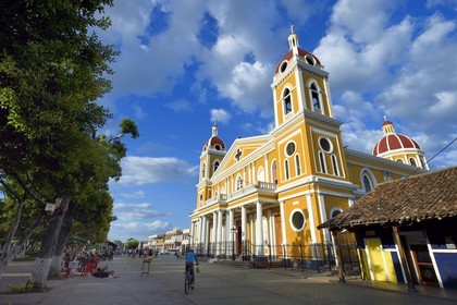Nicaragua, Granada, parque Central (Parque Colon), the cathedral