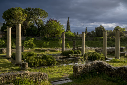 France, Vaucluse, Dentelles de Montmirail mountains,  Vaison la Romaine, Villasse archaeological site, remains of the House of the Dolphin