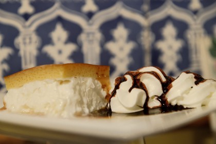 Spain, Andalusia, Cordoba, Restaurant Taberna La Viuda, yogurt cream