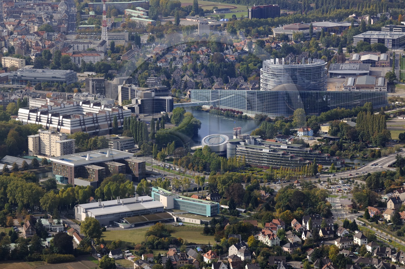 France, Bas-Rhin (67), le quartier européen avec le Conseil de l'Europe, le Parlement européen, le Palais des Droite de l'Homme et la Pharmacopée européenne au premier plan (photo aérienne) France, Bas-Rhin (67), le quartier européen avec le Conseil de l'Europe, le Parlement européen, le Palais des Droite de l'Homme et la Pharmacopée européenne au premier plan (photo aérienne)