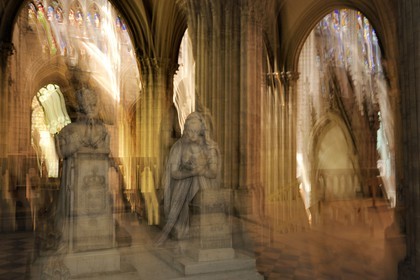 France, Seine Saint Denis, Saint Denis, the Saint Denis Basilica, praying statues of Louis XVI and Marie Antoinette