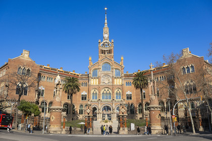 Espagne, Catalogne, Barcelone, quartier d'El Guinardo, ancien Hospital de la Santa Creu i de Sant Pau classé Patrimoine Mondial de l'UNESCO, de style moderniste par l'architecte Domenech i Montaner, aujourd'hui un musée et un centre culturel, batiment de l'administration