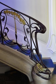 France, Meurthe-et-Moselle (54), Nancy, la maison Bergeret de style Art Nouveau, ferronneries au motif de la fleur monnaie du pape de l'escalier signées Louis Majorelle
