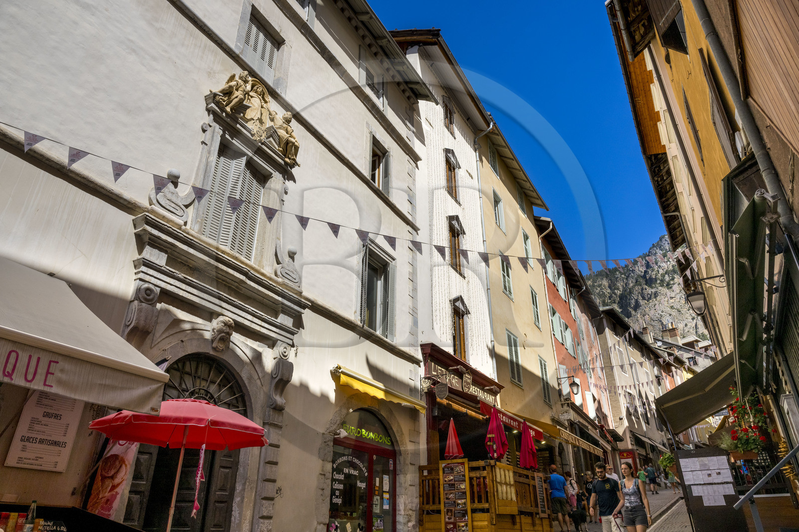 France, Hautes Alpes (05), Briançon, site Vauban classé Patrimoine Mondial de l'UNESCO, vieille ville dans l'enceinte de la citadelle, la Grande Rue