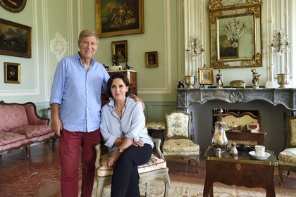France, Vaucluse (84), Parc Naturel Regional du Luberon, Ansouis, labellisé Les Plus Beaux Villages de France, le chateau d'Ansouis, appartement d'apparat du XVIIè siècle, les propriétaires Gérard et Frédérique Rousset-Rouvière