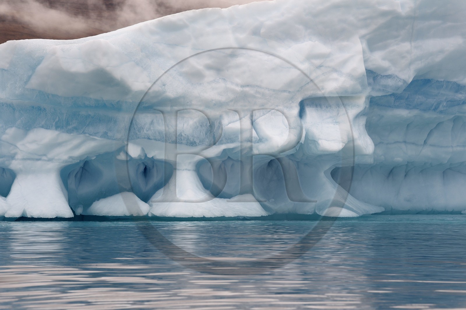 Groenland, cote Nord-Ouest, mer de Baffin, iceberg dans Inglefield Fjord vers Qaanaaq