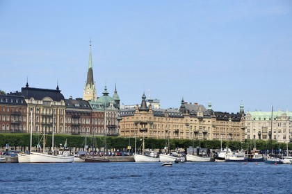 Suède, Stockholm, quartier d'Östermalm, la prestigieuse avenue Strandvägen longe les quais